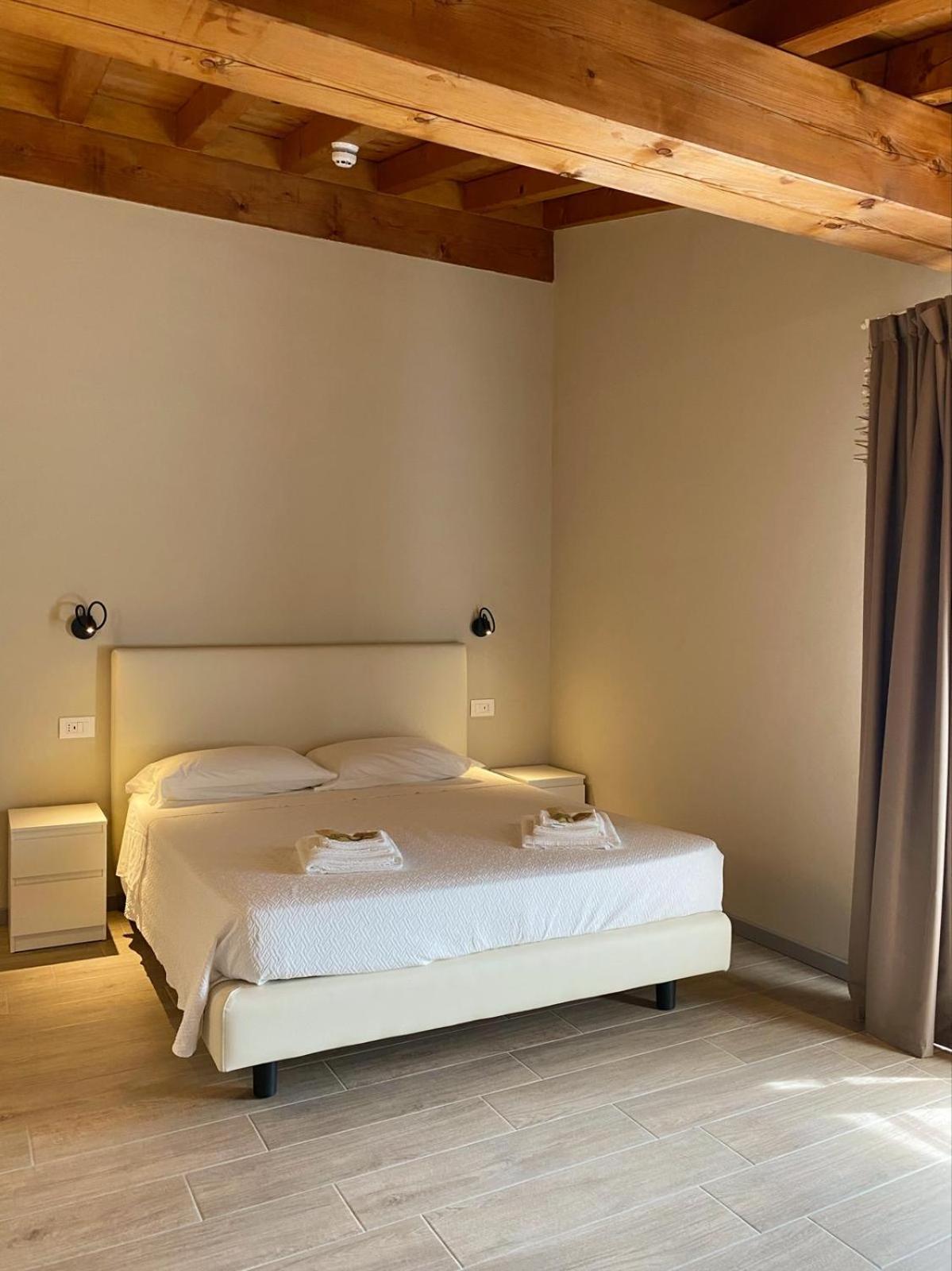 Agriturismo Cascina Carai มาโรเน ภายนอก รูปภาพ