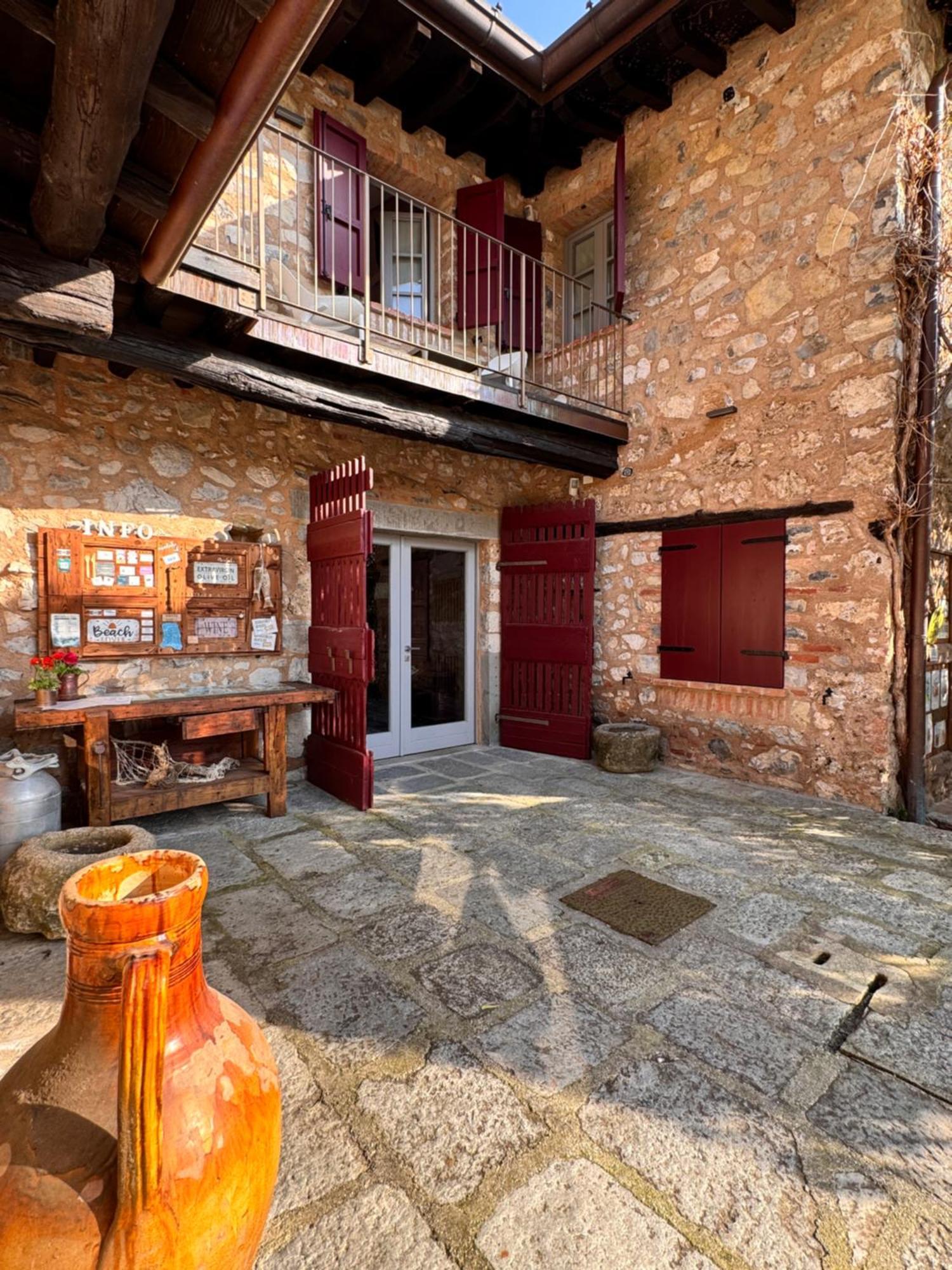 Agriturismo Cascina Carai มาโรเน ภายนอก รูปภาพ